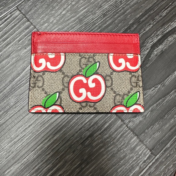 (Sold) Limited Edition Gucci GG Supreme Apple Print Card Case - Picture 1 of 6